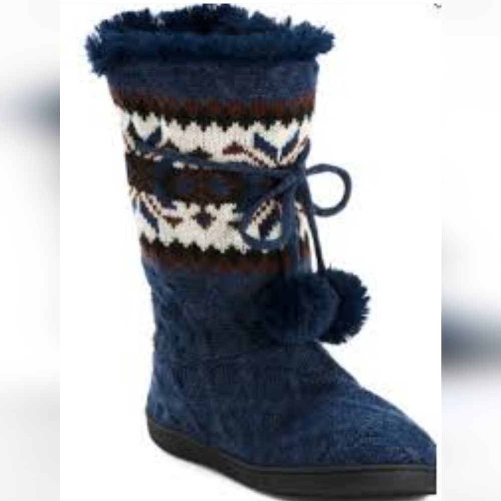 Muk Luks Gracie Tall Crocheted Sweater Boots Navy Blu W Pom pom Laces NEW